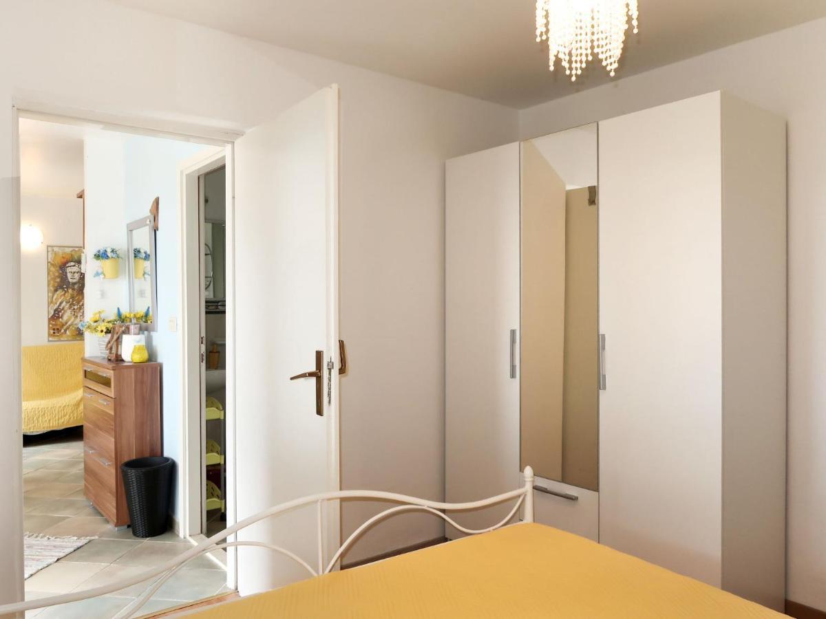 Holiday Home Garden Apartment - Brc650 By Interhome Sumartin Exteriör bild