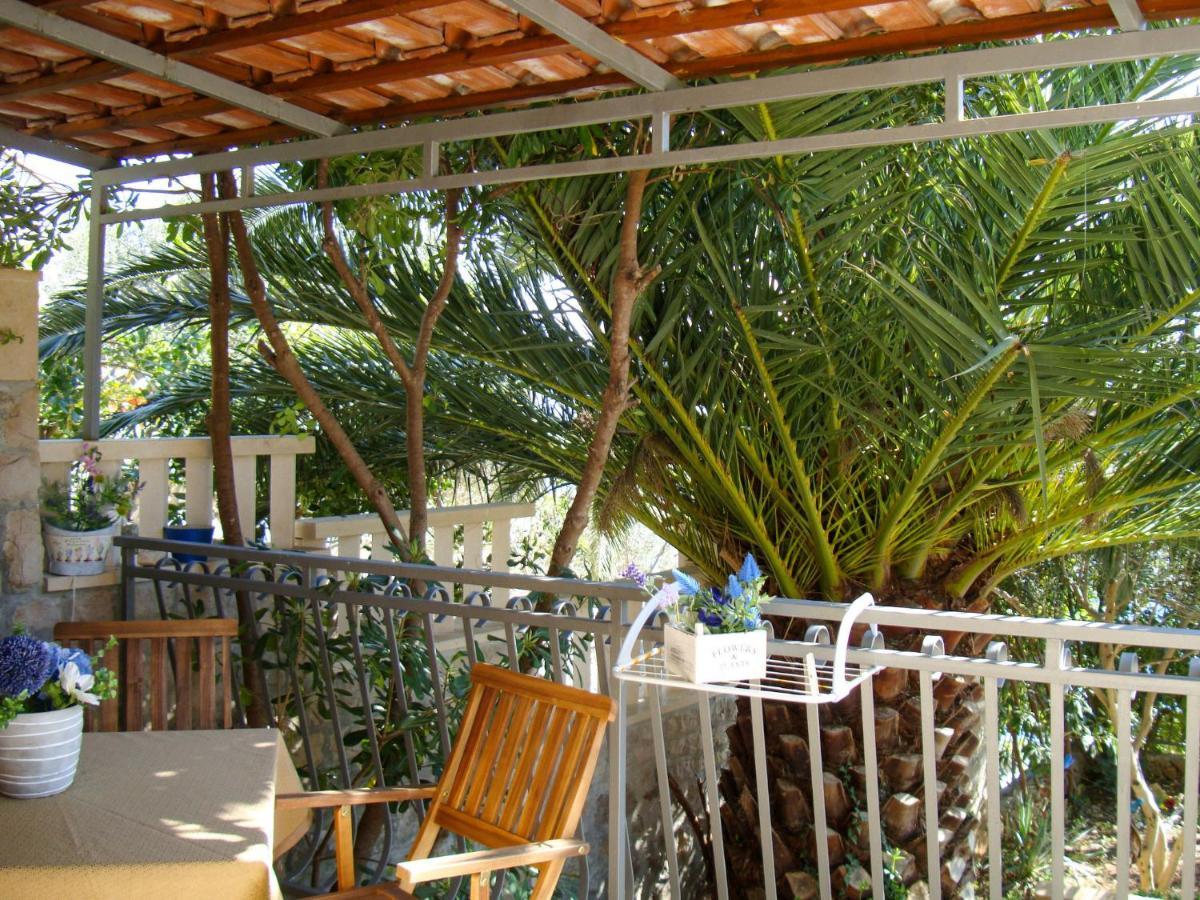 Holiday Home Garden Apartment - Brc650 By Interhome Sumartin Exteriör bild