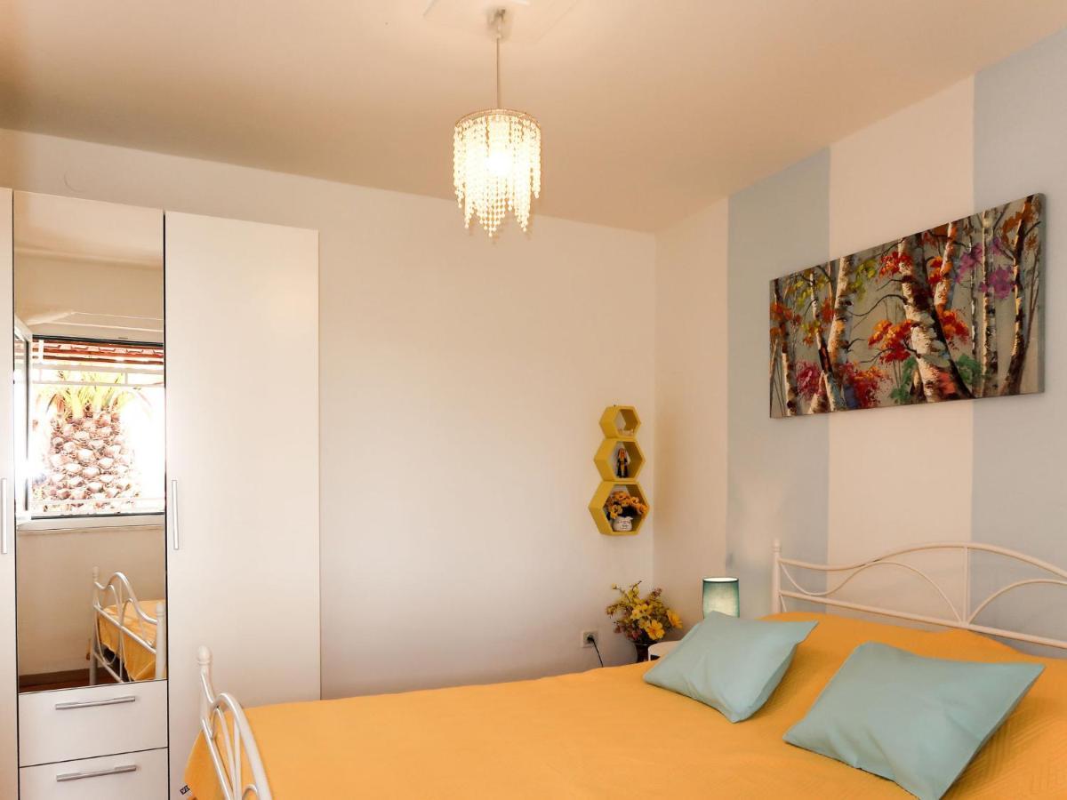 Holiday Home Garden Apartment - Brc650 By Interhome Sumartin Exteriör bild