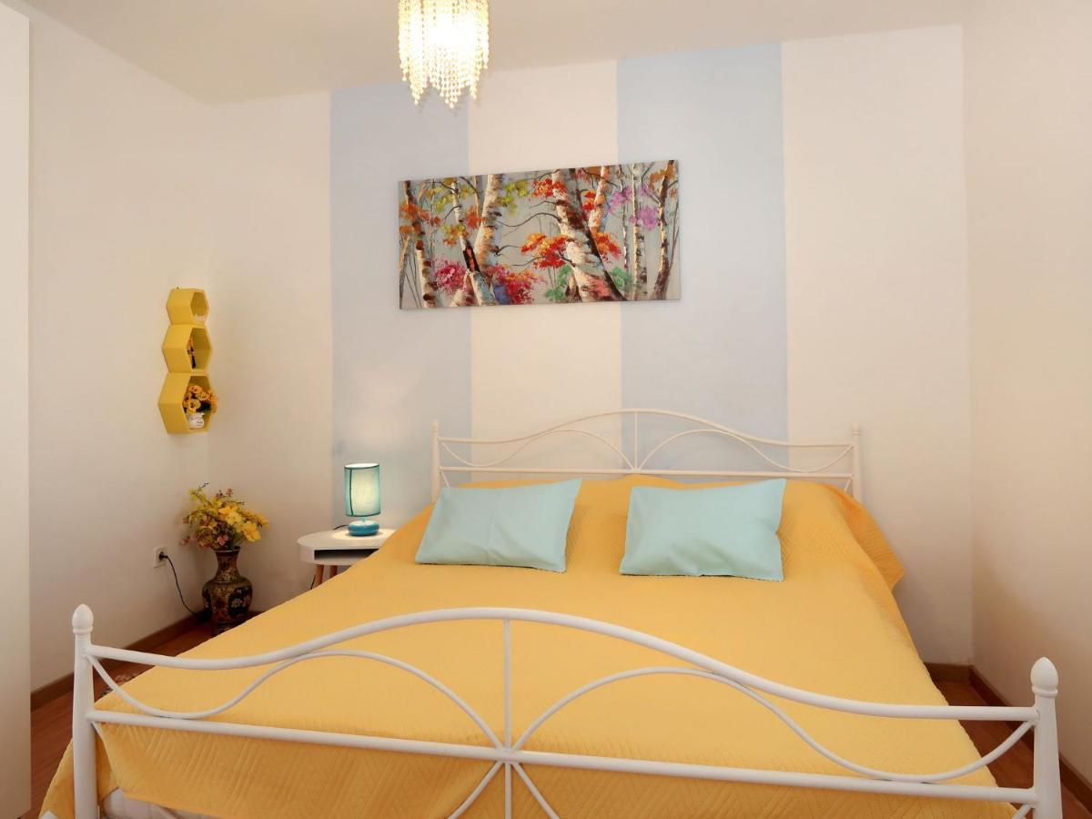 Holiday Home Garden Apartment - Brc650 By Interhome Sumartin Exteriör bild