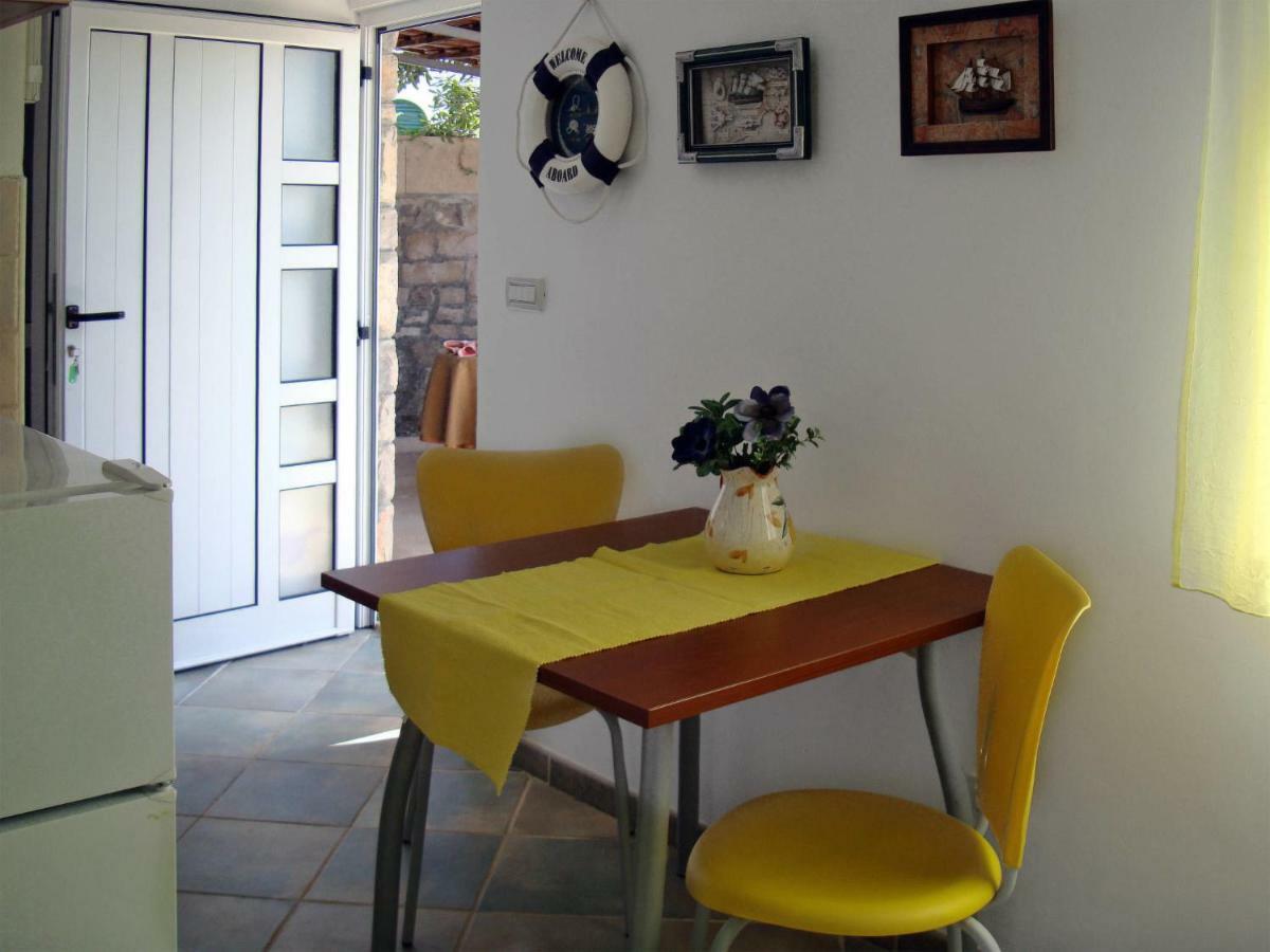 Holiday Home Garden Apartment - Brc650 By Interhome Sumartin Exteriör bild